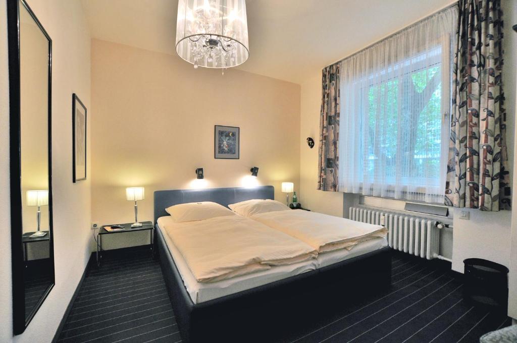 Hotel Am Ehrenhof, Dusseldorf